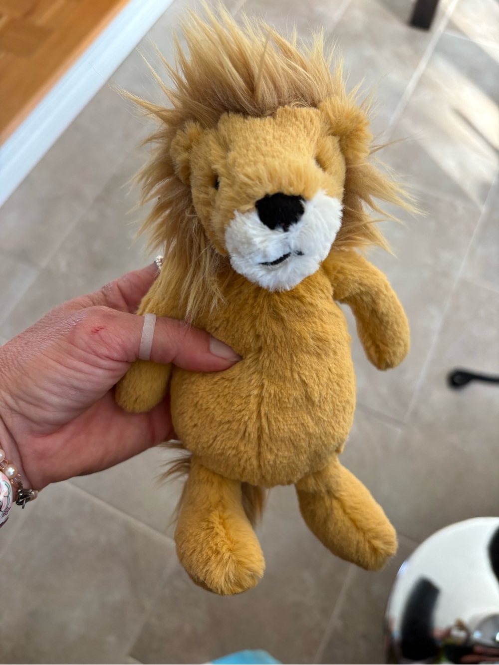EUC Jellycat Little Bashful Lion 8” Plush Stuffed Animal